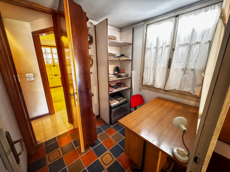 COMPOSIZIONE:
Proponiamo in vendita abitazione indipendente disposta su più livelli. Al piano sem...