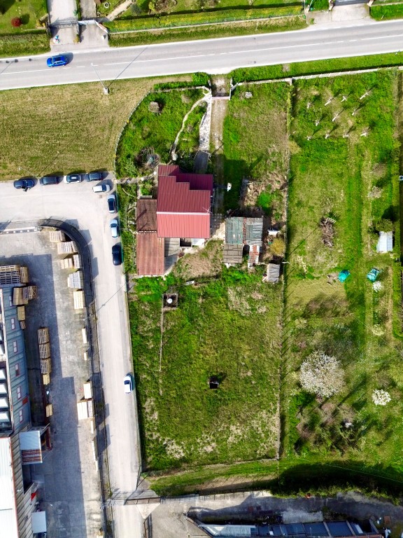 COMPOSIZIONE:
Proponiamo in vendita abitazione indipendente disposta su più livelli. Al piano sem...