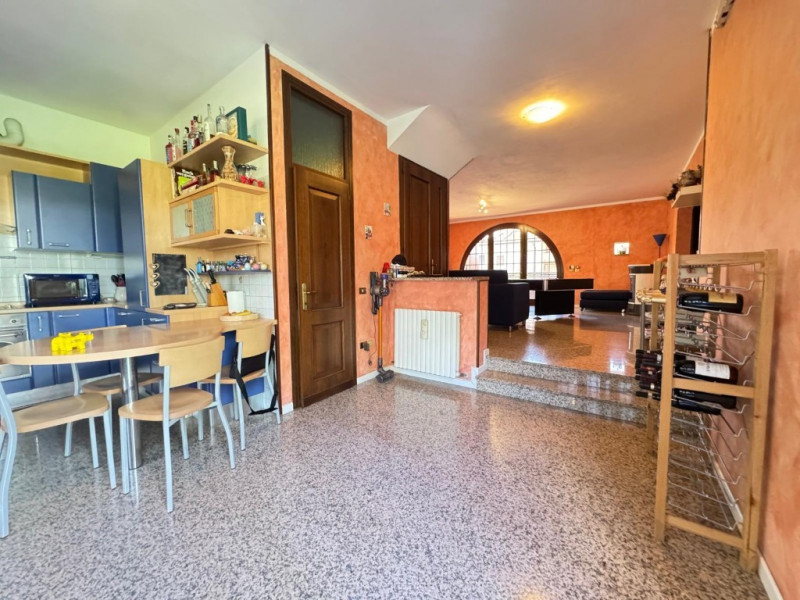 LIMENA: Porzione di testa di trifamiliare di 217 mq che si sviluppa su 4 livelli:

-piano interra...