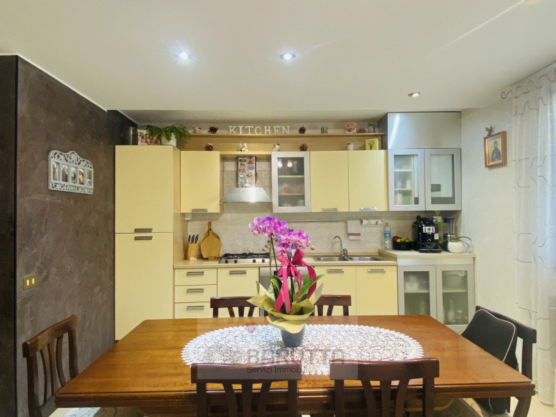 Nel centro Di Massanzago (PD ) proponiamo in vendita questo meraviglio appartamento  trilocale  a...