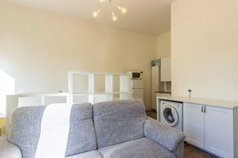 In via Ognissanti a due passi dalle principali Università di Padova e adiacente ai principali ser...