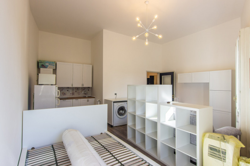 In via Ognissanti a due passi dalle principali Università di Padova e adiacente ai principali ser...