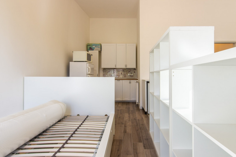 In via Ognissanti a due passi dalle principali Università di Padova e adiacente ai principali ser...