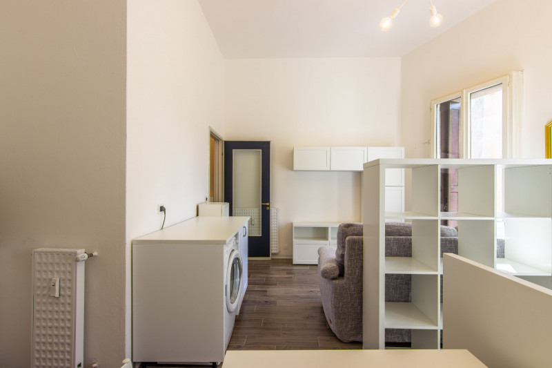 In via Ognissanti a due passi dalle principali Università di Padova e adiacente ai principali ser...