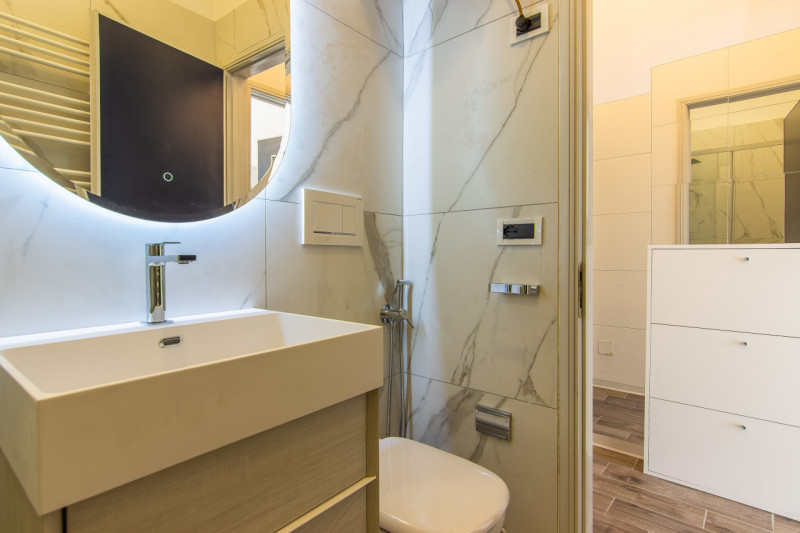 In via Ognissanti a due passi dalle principali Università di Padova e adiacente ai principali ser...