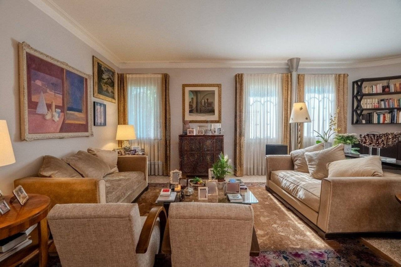 VICENZA CENTRO: VILLA LIBERTY COMPLETAMENTE RISTRUTTURATA, GIARDINO, DUE POSTI AUTO COPERTI. EURO...