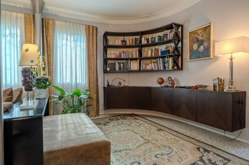 VICENZA CENTRO: VILLA LIBERTY COMPLETAMENTE RISTRUTTURATA, GIARDINO, DUE POSTI AUTO COPERTI. EURO...