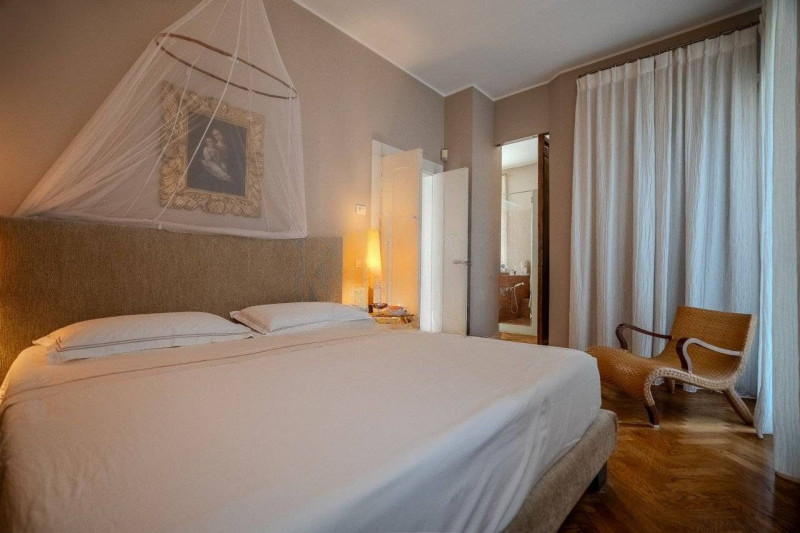 VICENZA CENTRO: VILLA LIBERTY COMPLETAMENTE RISTRUTTURATA, GIARDINO, DUE POSTI AUTO COPERTI. EURO...