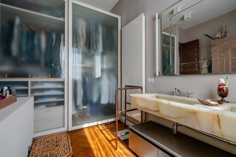 VICENZA CENTRO: VILLA LIBERTY COMPLETAMENTE RISTRUTTURATA, GIARDINO, DUE POSTI AUTO COPERTI. EURO...