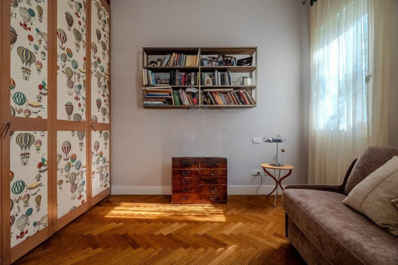 VICENZA CENTRO: VILLA LIBERTY COMPLETAMENTE RISTRUTTURATA, GIARDINO, DUE POSTI AUTO COPERTI. EURO...