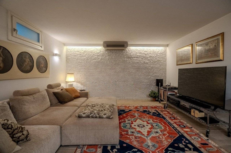 VICENZA CENTRO: VILLA LIBERTY COMPLETAMENTE RISTRUTTURATA, GIARDINO, DUE POSTI AUTO COPERTI. EURO...