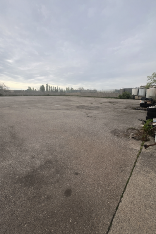 Capannone artigianale situato nel cuore di Piazzola sul Brenta. Con una superficie interna di ben...