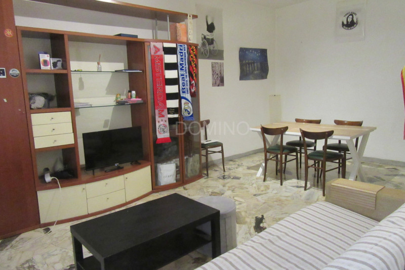 Disponibile da subito appartamento in quartiere Sacra Famiglia, a pochi passi dalle mura del cent...