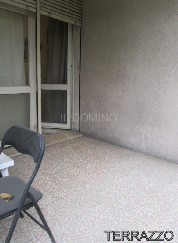 Disponibile da subito appartamento in quartiere Sacra Famiglia, a pochi passi dalle mura del cent...