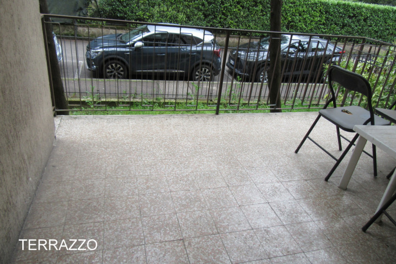 Disponibile da subito appartamento in quartiere Sacra Famiglia, a pochi passi dalle mura del cent...