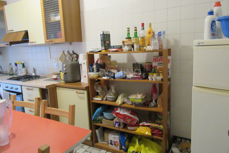 Disponibile da subito appartamento in quartiere Sacra Famiglia, a pochi passi dalle mura del cent...