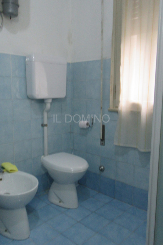 Disponibile da subito appartamento in quartiere Sacra Famiglia, a pochi passi dalle mura del cent...