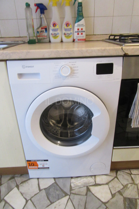 Disponibile da subito appartamento in quartiere Sacra Famiglia, a pochi passi dalle mura del cent...