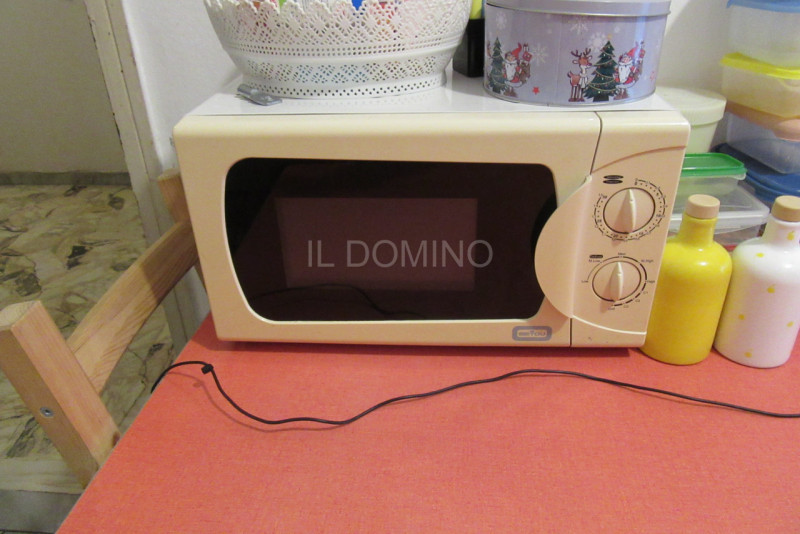 Disponibile da subito appartamento in quartiere Sacra Famiglia, a pochi passi dalle mura del cent...