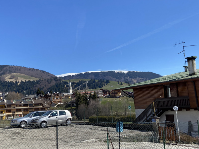 Asiago - Gallio Situato a pochi passi dal vivace centro di Gallio, questo appartamento rappresent...