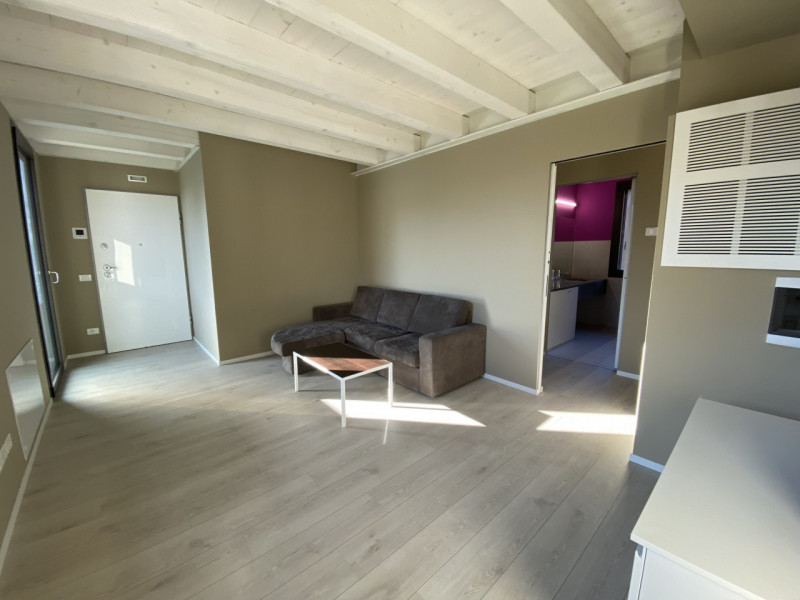 Proponiamo appartamento trilocale posto al piano primo all'interno delle mura di Cittadella.
L'im...