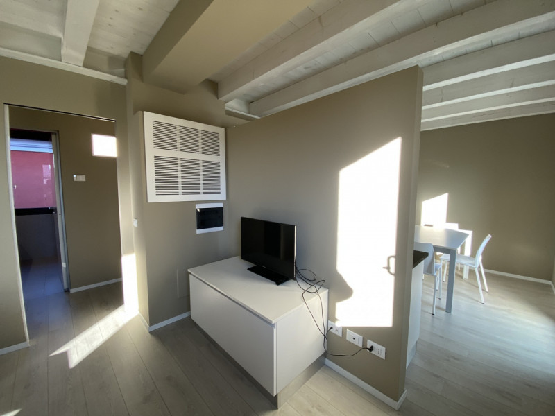 Proponiamo appartamento trilocale posto al piano primo all'interno delle mura di Cittadella.
L'im...