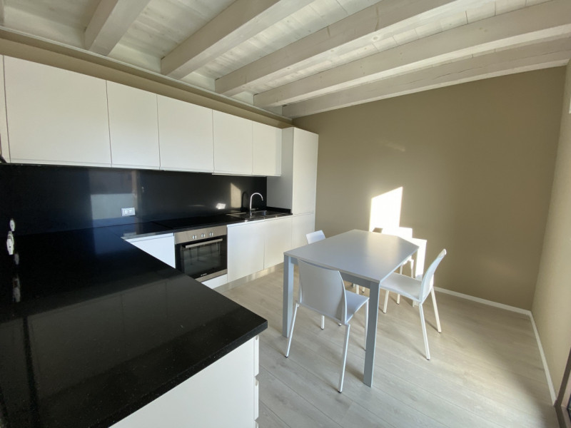 Proponiamo appartamento trilocale posto al piano primo all'interno delle mura di Cittadella.
L'im...