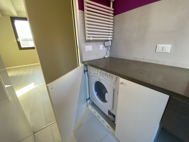 Proponiamo appartamento trilocale posto al piano primo all'interno delle mura di Cittadella.
L'im...