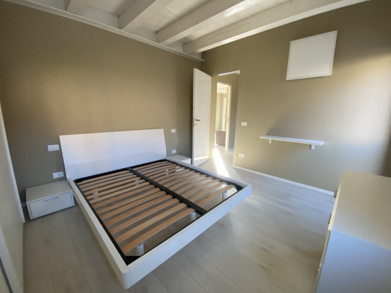 Proponiamo appartamento trilocale posto al piano primo all'interno delle mura di Cittadella.
L'im...