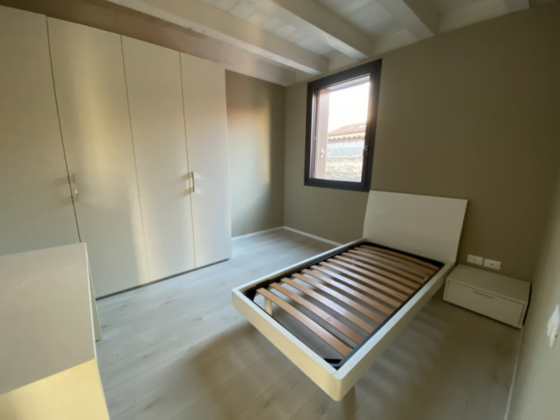Proponiamo appartamento trilocale posto al piano primo all'interno delle mura di Cittadella.
L'im...
