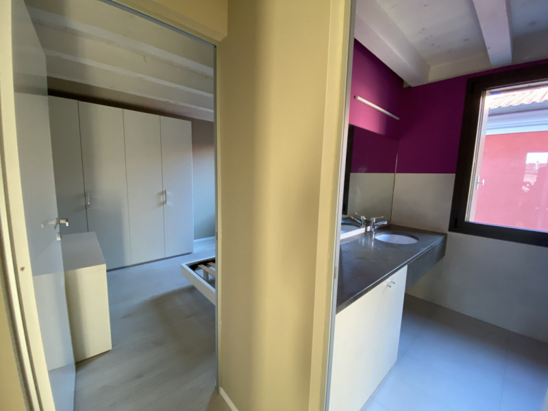 Proponiamo appartamento trilocale posto al piano primo all'interno delle mura di Cittadella.
L'im...