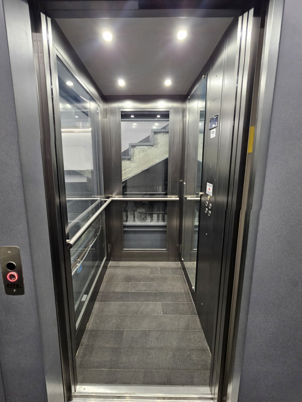 In una via del centro di Monselice, proponiamo in vendita uno spettacolare attico duplex, che rap...