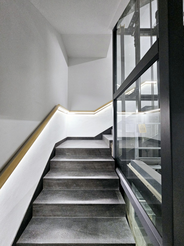 In una via del centro di Monselice, proponiamo in vendita uno spettacolare attico duplex, che rap...