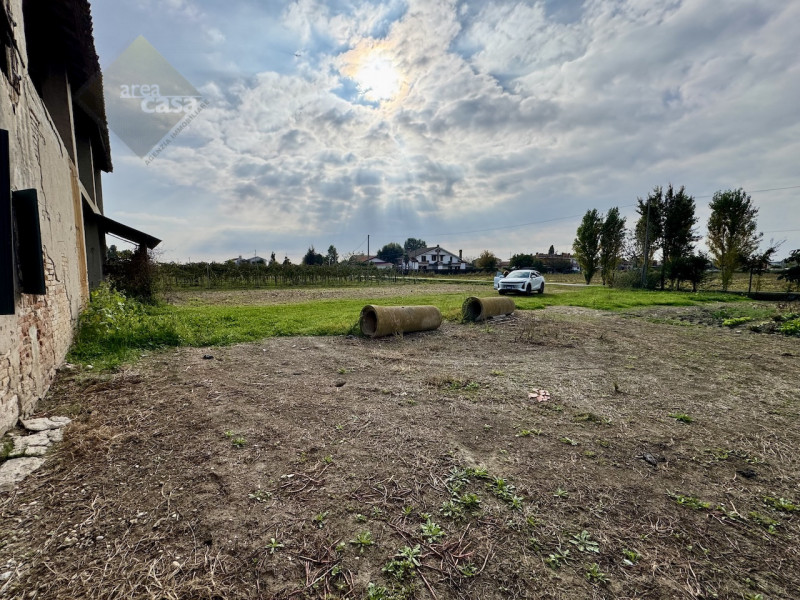 Proponiamo in vendita una rara opportunità per chi desidera investire nell’autenticità della camp...