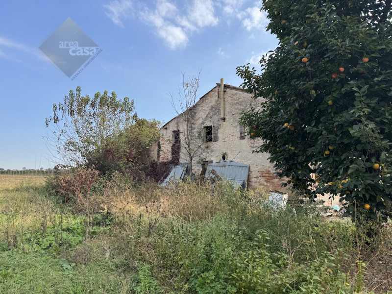 Proponiamo in vendita una rara opportunità per chi desidera investire nell’autenticità della camp...