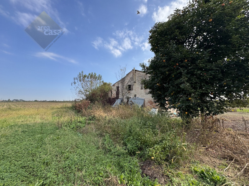 Proponiamo in vendita una rara opportunità per chi desidera investire nell’autenticità della camp...