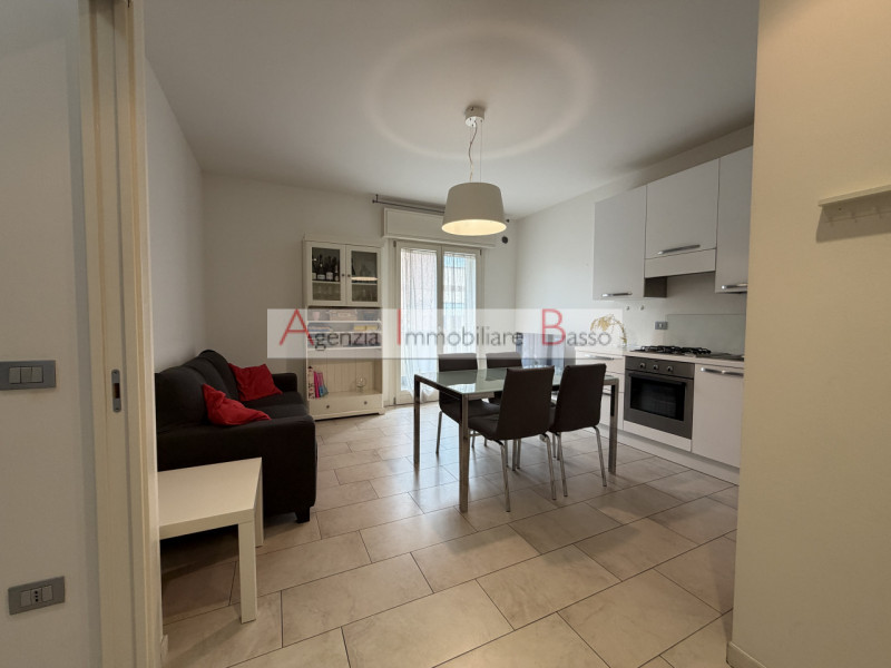 PADOVA ZONA CAMIN VICINANZE CHIESA. Proponiamo appartamento inserito elegante palazzina ristruttu...