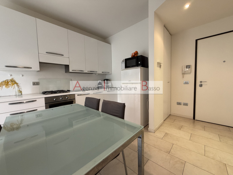 PADOVA ZONA CAMIN VICINANZE CHIESA. Proponiamo appartamento inserito elegante palazzina ristruttu...