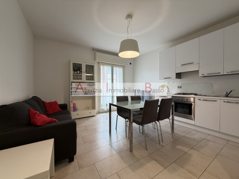 PADOVA ZONA CAMIN VICINANZE CHIESA. Proponiamo appartamento inserito elegante palazzina ristruttu...