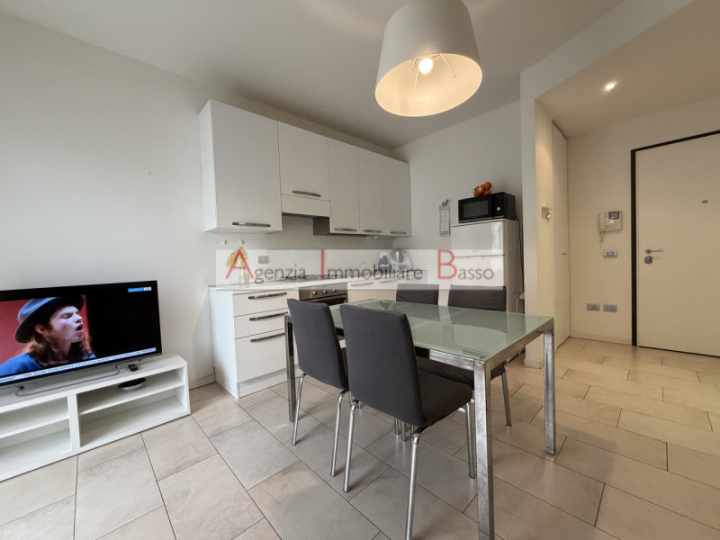 PADOVA ZONA CAMIN VICINANZE CHIESA. Proponiamo appartamento inserito elegante palazzina ristruttu...