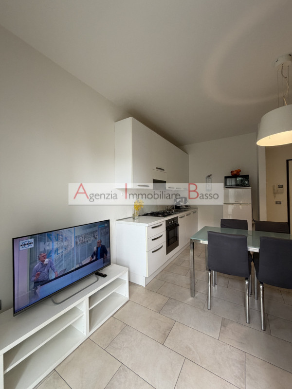 PADOVA ZONA CAMIN VICINANZE CHIESA. Proponiamo appartamento inserito elegante palazzina ristruttu...