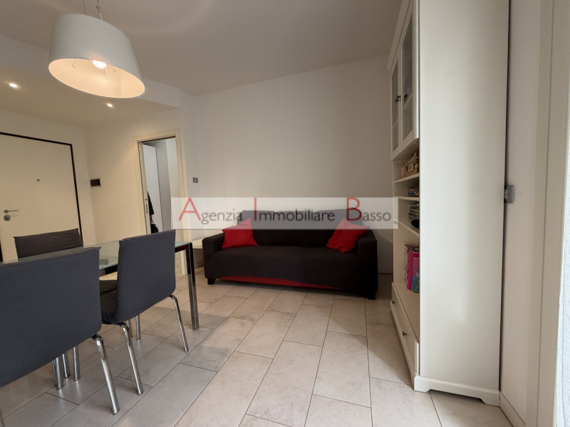 PADOVA ZONA CAMIN VICINANZE CHIESA. Proponiamo appartamento inserito elegante palazzina ristruttu...