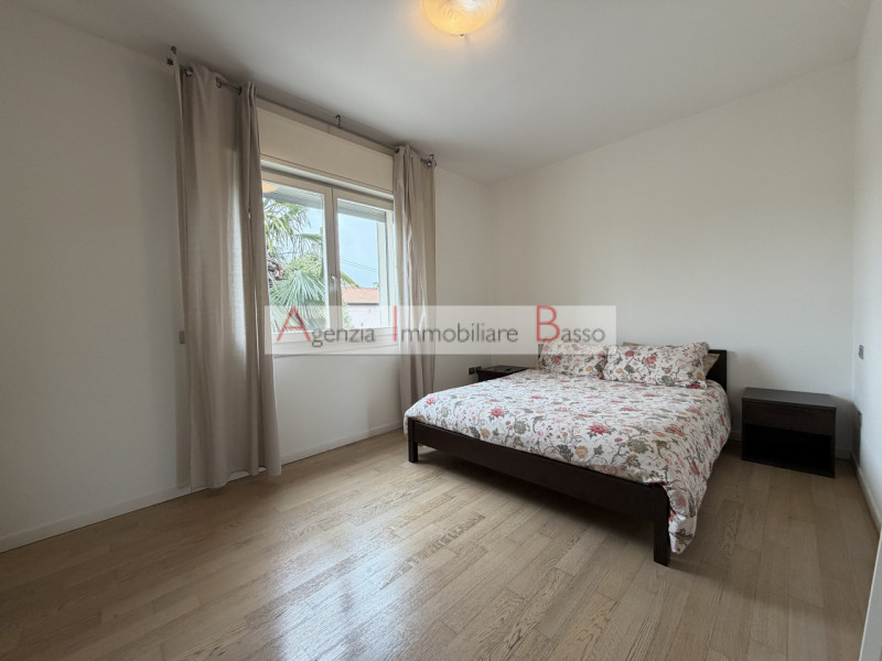 PADOVA ZONA CAMIN VICINANZE CHIESA. Proponiamo appartamento inserito elegante palazzina ristruttu...