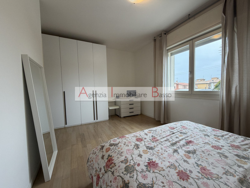 PADOVA ZONA CAMIN VICINANZE CHIESA. Proponiamo appartamento inserito elegante palazzina ristruttu...