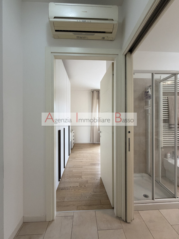 PADOVA ZONA CAMIN VICINANZE CHIESA. Proponiamo appartamento inserito elegante palazzina ristruttu...