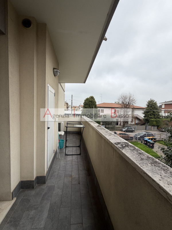 PADOVA ZONA CAMIN VICINANZE CHIESA. Proponiamo appartamento inserito elegante palazzina ristruttu...