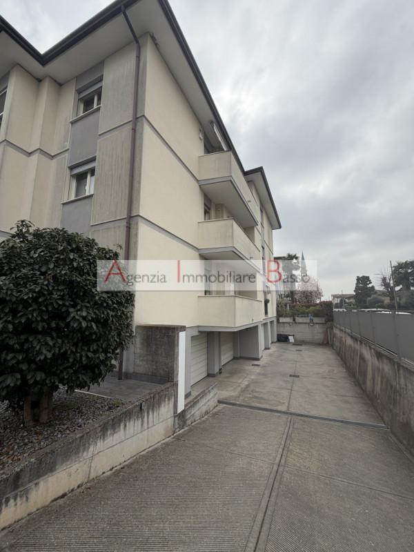 PADOVA ZONA CAMIN VICINANZE CHIESA. Proponiamo appartamento inserito elegante palazzina ristruttu...