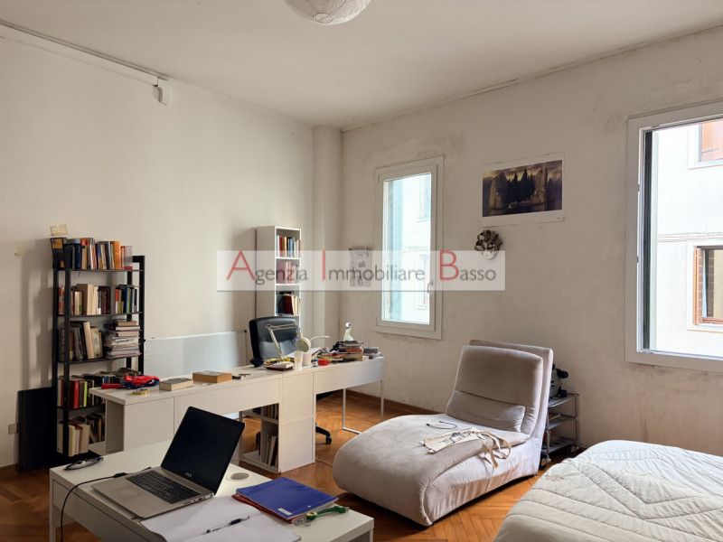 PADOVA – Centro Storico: Agenzia Immobiliare Basso propone in esclusiva intera palazzina edificat...