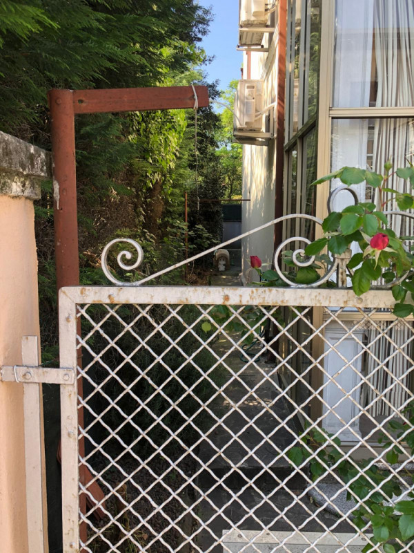 Zona Ospedale centrale affittasi dal 1 Maggio 2026 solo a referenziatissimi porzione di testa di ...