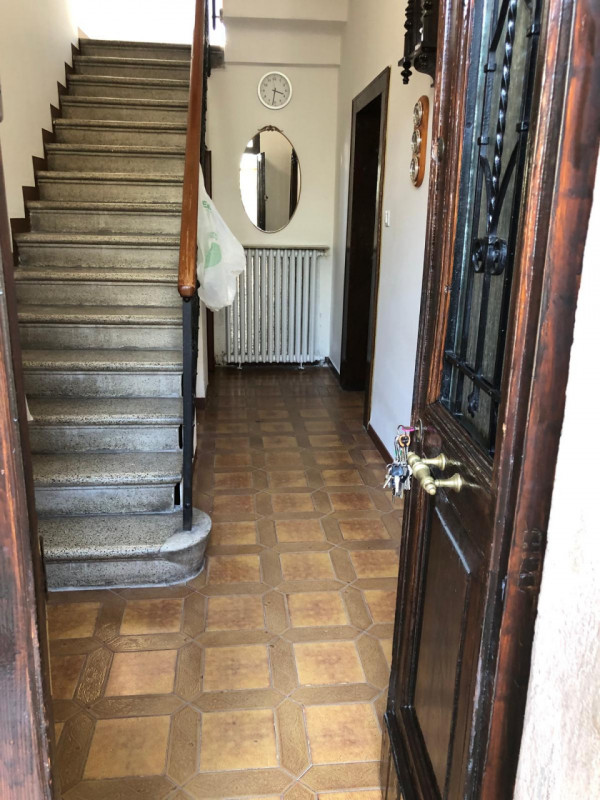 Zona Ospedale centrale affittasi dal 1 Maggio 2026 solo a referenziatissimi porzione di testa di ...